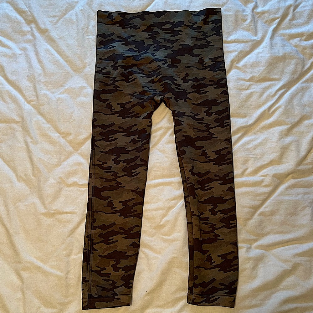 Camo SPANX Capri leggings